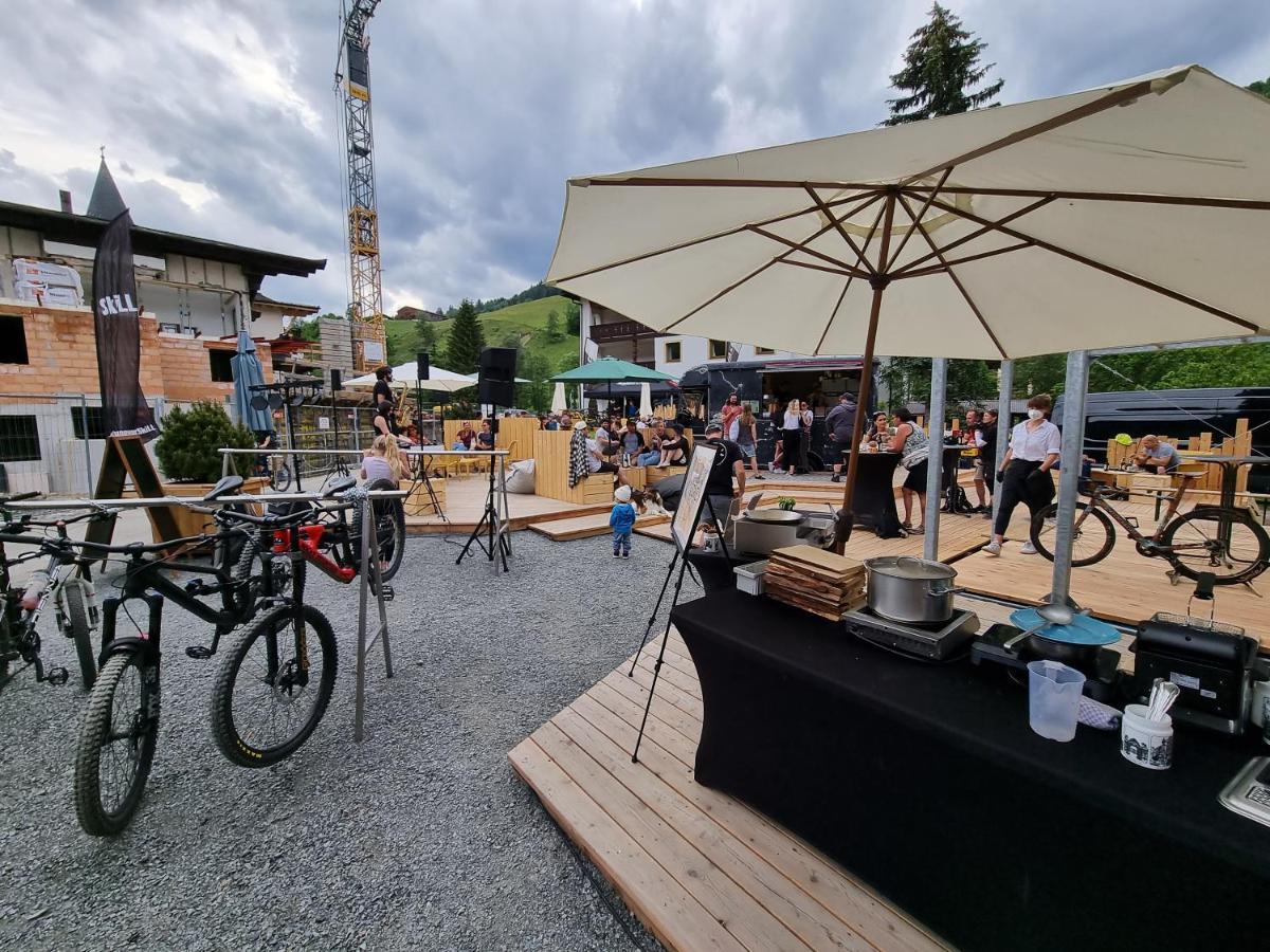 Skill Mountain Lodge - Ski Und Bike Hostel Im Sommer Mit Joker Card 萨尔巴赫 外观 照片