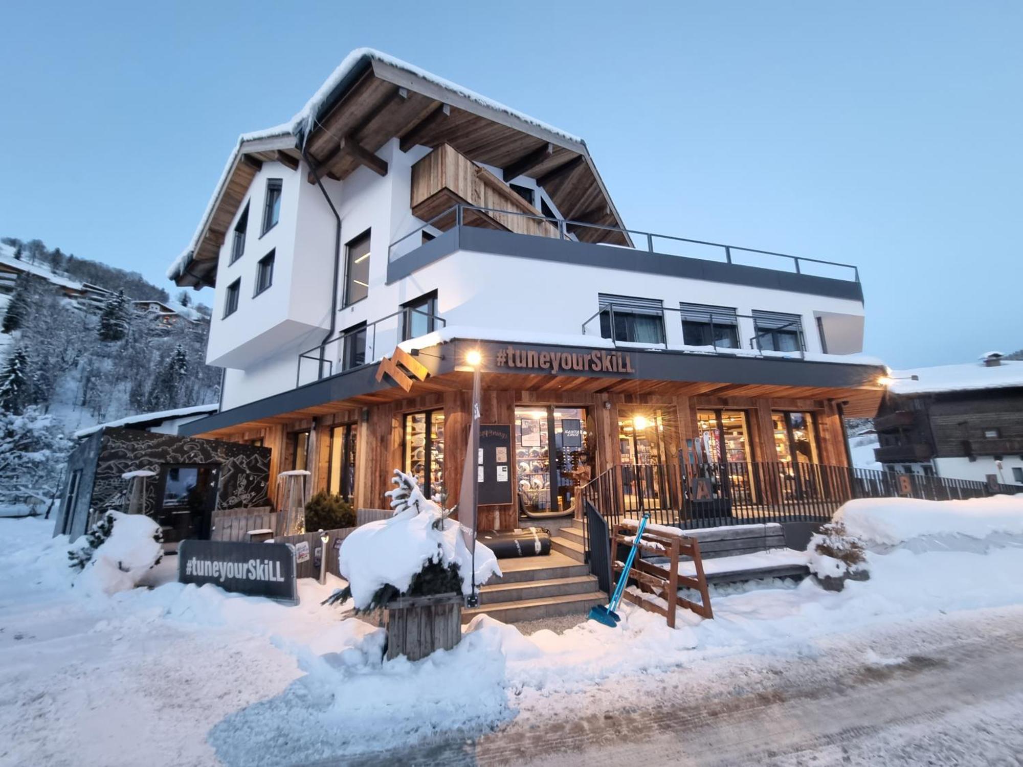 Skill Mountain Lodge - Ski Und Bike Hostel Im Sommer Mit Joker Card 萨尔巴赫 外观 照片