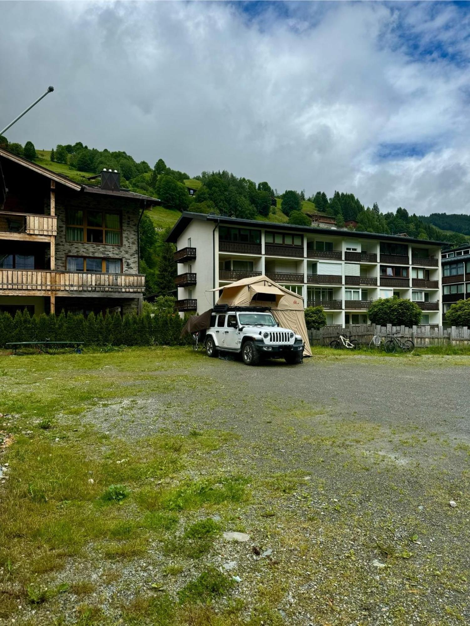 Skill Mountain Lodge - Ski Und Bike Hostel Im Sommer Mit Joker Card 萨尔巴赫 外观 照片