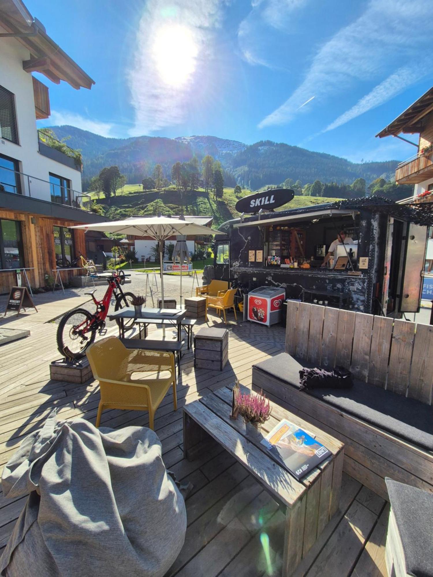 Skill Mountain Lodge - Ski Und Bike Hostel Im Sommer Mit Joker Card 萨尔巴赫 外观 照片